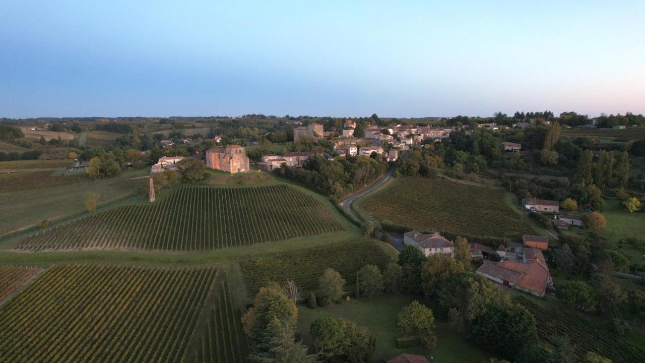 Romantic Gite Nr St Emilion With Private Pool And Views To Die For Pujols  Bagian luar foto